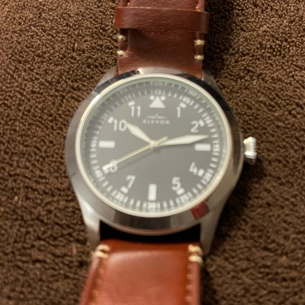 NWOT Men’s Elevon watch. Perfect condition. Never used. - Picture 4 of 4